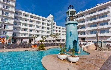 Fergus Club Pineda Splash