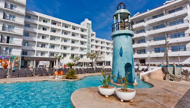 Fergus Club Pineda Splash