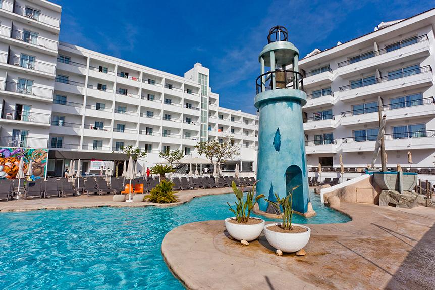 Fergus Club Pineda Splash